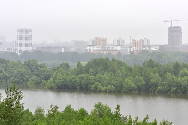 Городской берег Оби в тумане