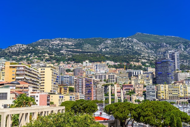 Центр города с домами и отелями в La Condamine MonteCarlo Monaco Cote d'Azur Французская Ривьера