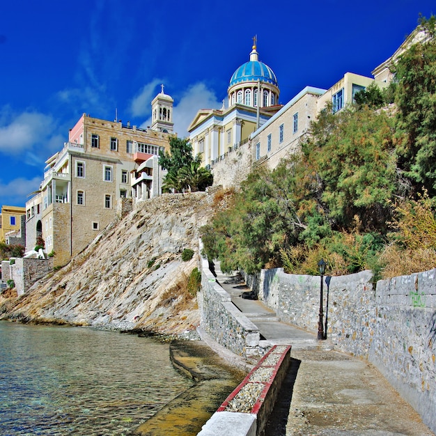 Photo the city ermoupoli, beautiful capital of cyclades. syros island, greece