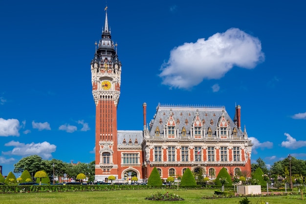 Municipio di calais, vista del palazzo del parlamento, normandia, francia