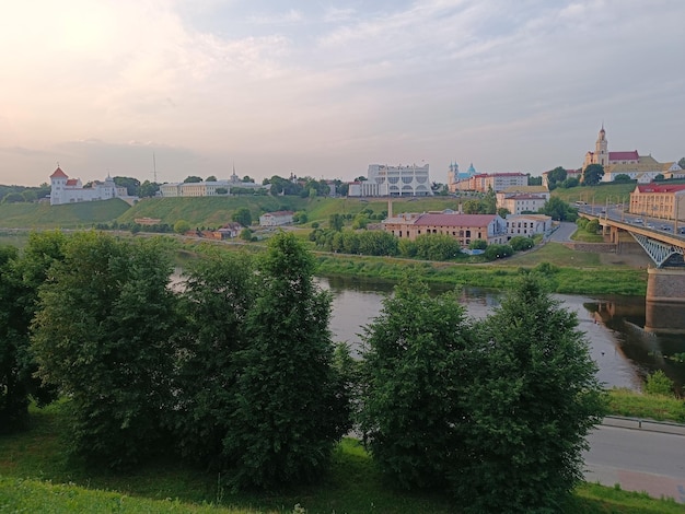 Foto una città è una città e il fiume è una città.