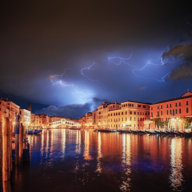 Photo city landscape rialto bridge in venice