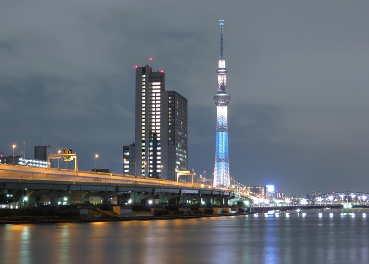 Photo 夜に照らされた街