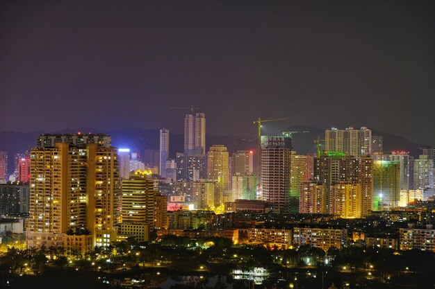 Photo city lit up at night