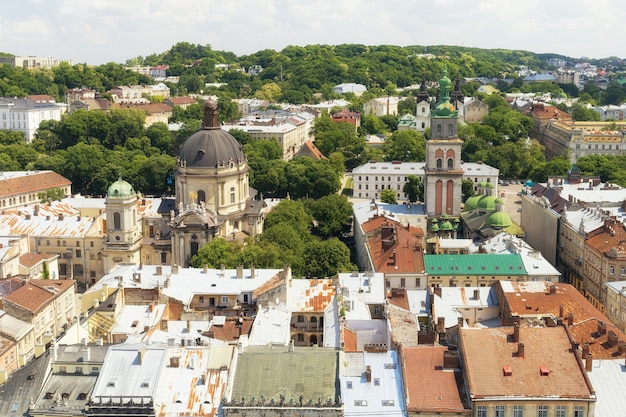 Город Львов. Панорама старинного европейского города.