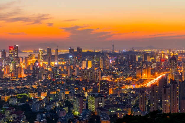 街の夜景のスカイライン