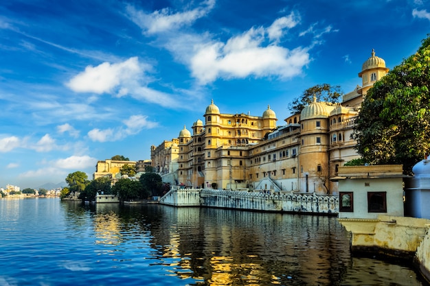 Photo city palace. udaipur, india