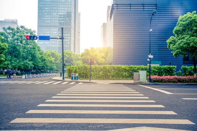 Пешеходная дорожка City Road в коммерческом районе