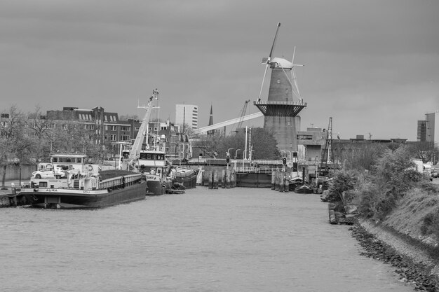 Photo the city of rotterdam in the netherlands