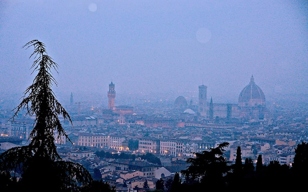 Foto l'orizzonte della città contro il cielo