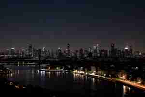 Photo a city skyline at night