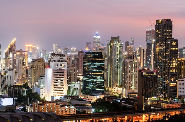 도시의 스카이 라인과 마천루 방콕 태국 방콕의 아름다운 전망