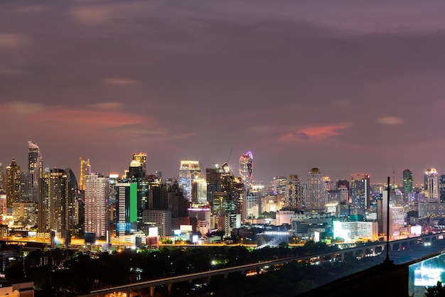 Skyline della città e grattacielo bangkok thailandia bella vista a bangkok