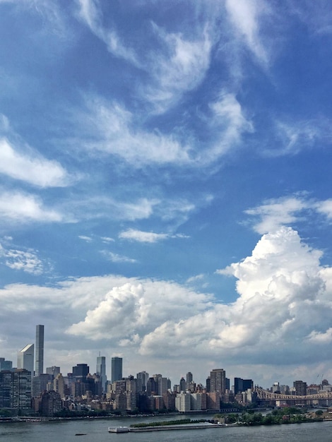 Photo city skyline with waterfront