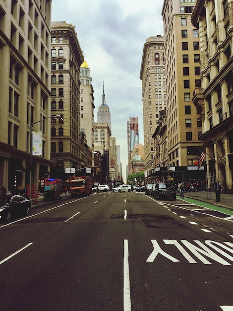 Photo city street and buildings against sky