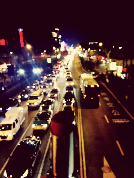 Foto strada della città di notte