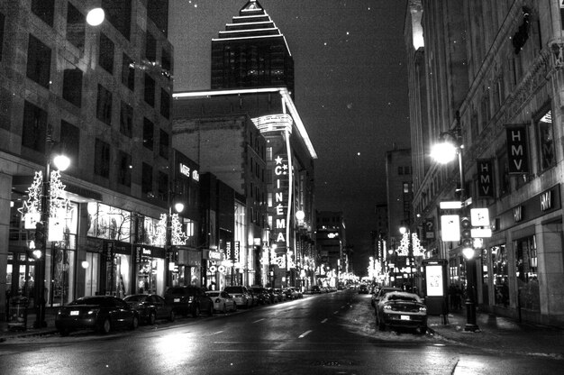 Foto strada della città di notte