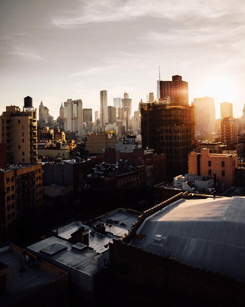 Photo city street with buildings in background