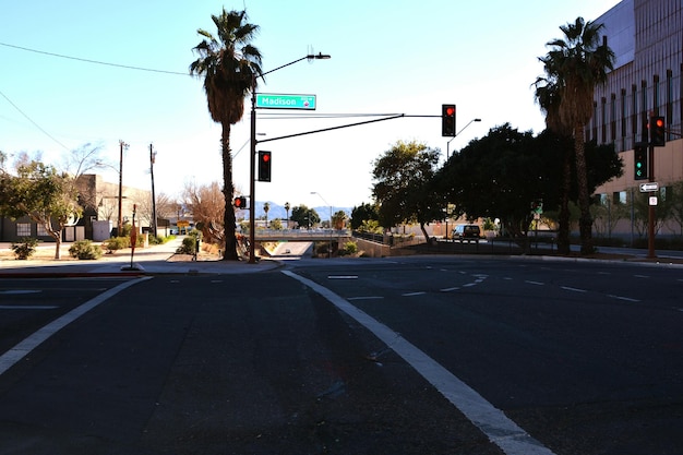 Photo city street with red traffic lights