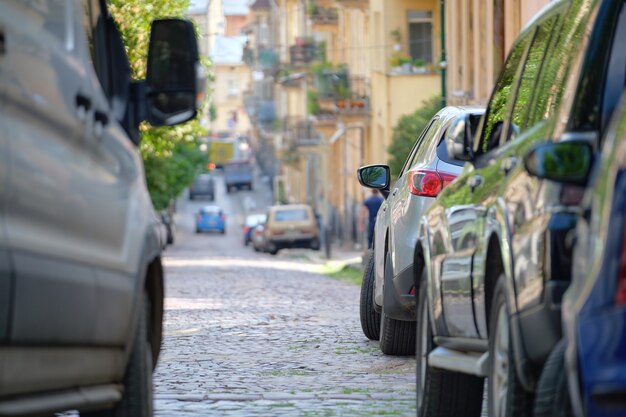 City traffic with cars parked in line on street side.