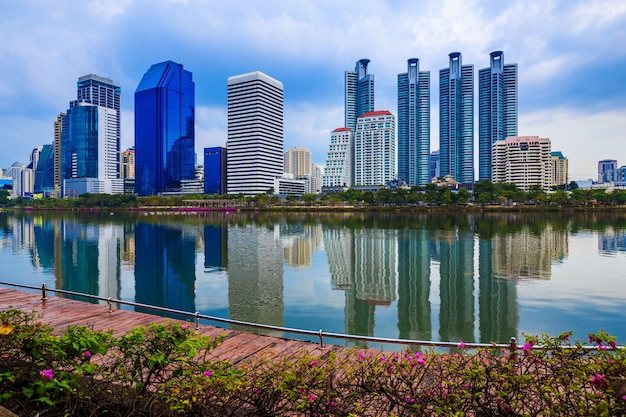 Benjakitti Park、バンコク、タイのシティビュー