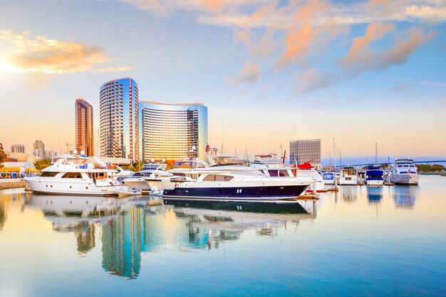 Photo city view with marina bay at san diego california usa