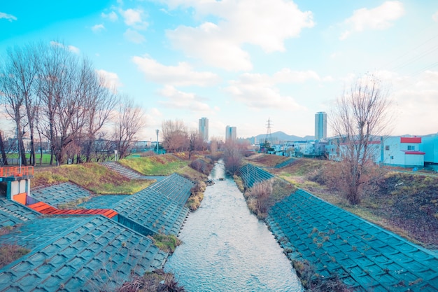 Canale d'acqua della città