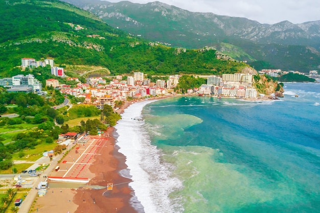 City with a beach in the mountains