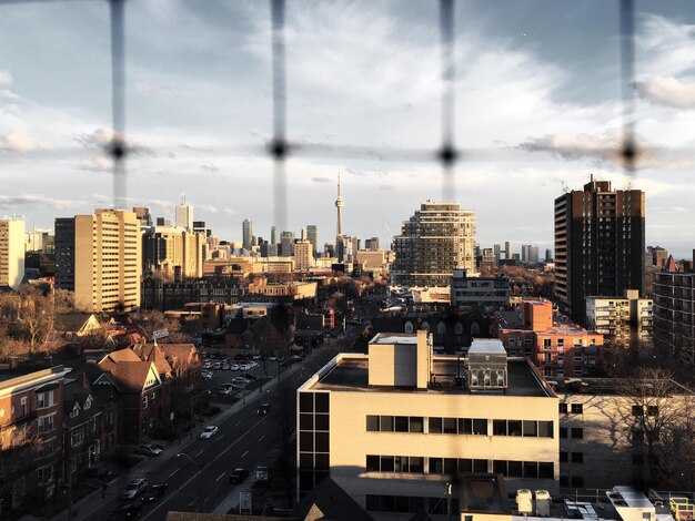 写真 空に照らされた都市風景