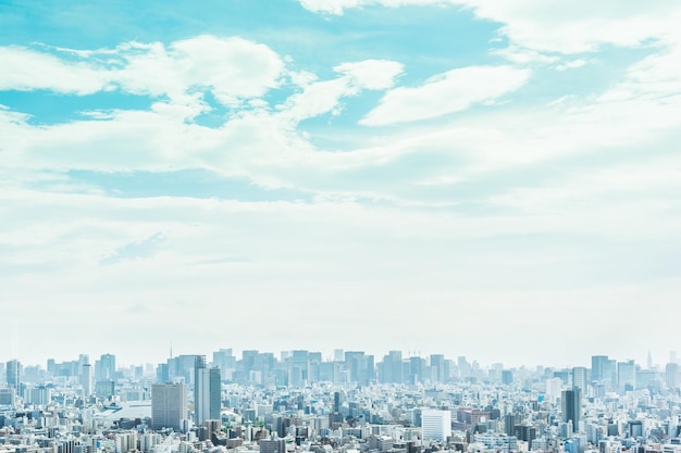 城市風景與天空的對比