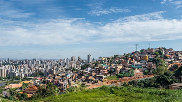 Il paesaggio urbano di belo horizonte, che significa beautiful horizon, è la sesta città più grande del brasile