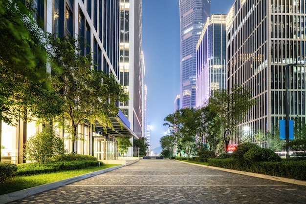 Foto paesaggio urbano di densi grattacieli e strade