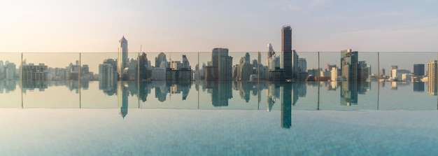 Photo cityscape and highrise buildings in metropolis city with water reflection