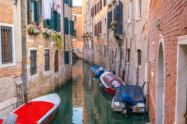 Foto immagine del paesaggio urbano del centro di venezia, in italia