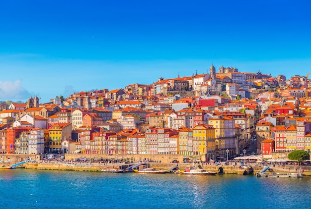 Городской пейзаж Порту, вид на старый европейский город, Португалия