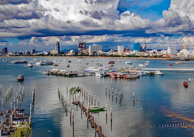 Foto il paesaggio urbano e il paesaggio marino del distretto di pattaya chonburi thailandia asia sud-orientale