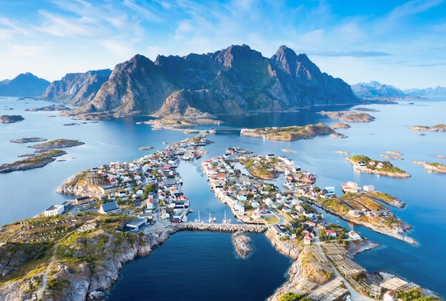 Photo cityscape at sunset, alesund, more og romsdal, norway.