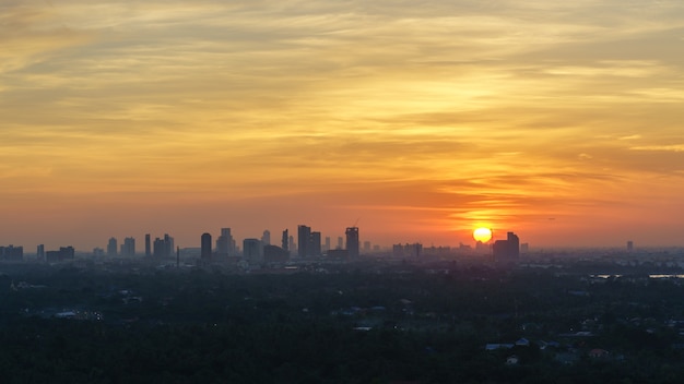 Cityscape of twilight in Bangkok viewing sun rising