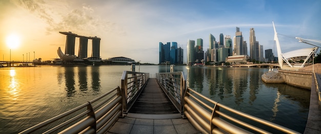 Cityscape van Singapore - Bedrijfsbureaugebouwen in Marina Bay, Singapore de stad in.