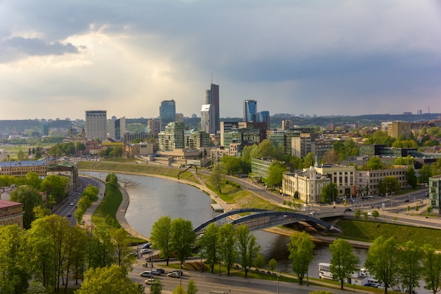 Cityscape van Vilnius, Litouwen. Uitzicht vanaf de Gediminastoren.