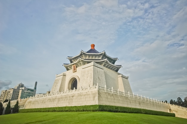 Cks taiwan-onafhankelijkheidszaal en blauwe hemel