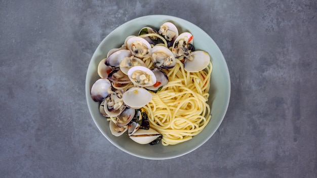 Piatto di frutti di mare pasta vongole