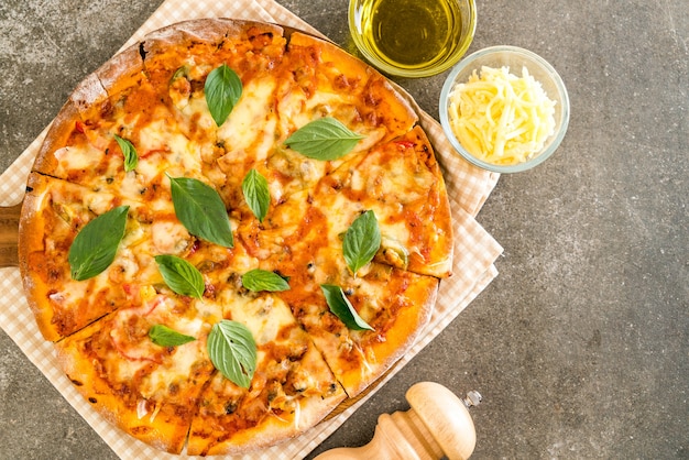 Clams pizza - Italian food 