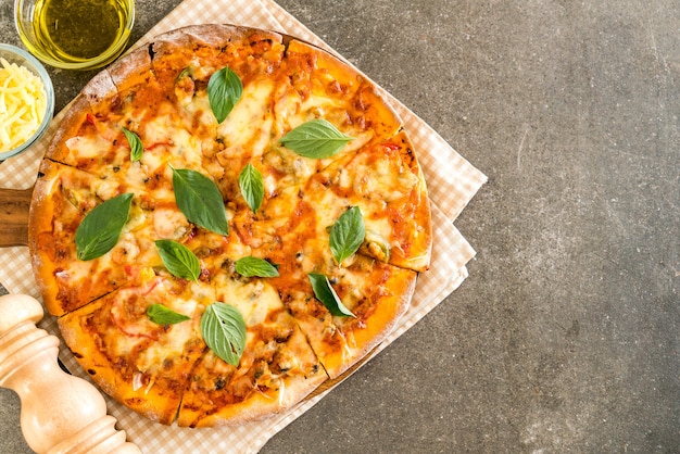 Foto vongole pizza - cibo italiano