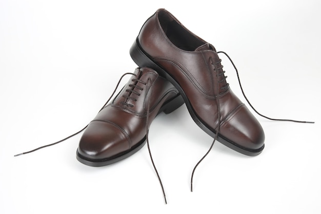 Photo classic men's brown oxford shoes isolated. leather shoes