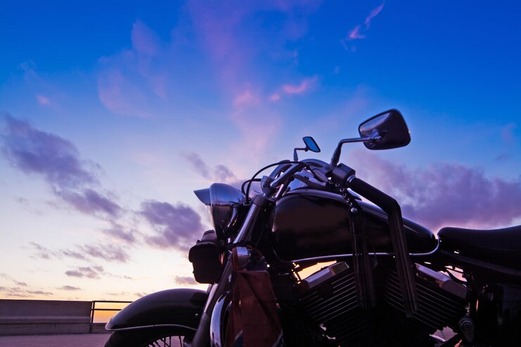 Photo アルゲーロの夕暮れ時のクラシックバイク