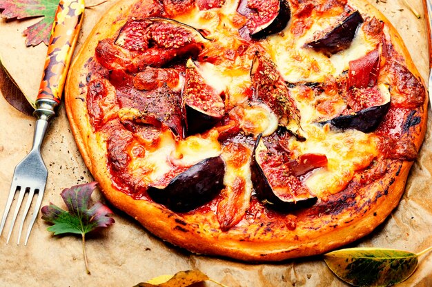 Classic pizza with prosciutto and fruit