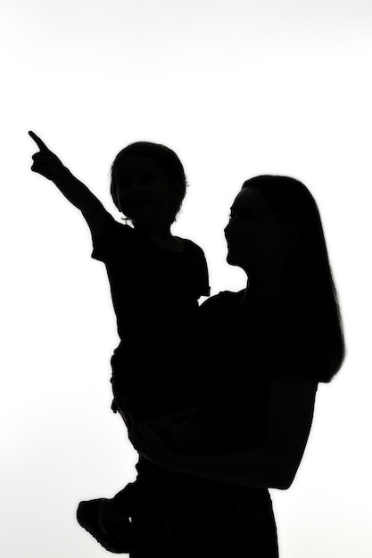 Photo classic portrait silhouette of mom and child