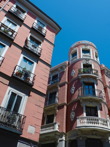 Первоклассные аутентичные здания в центре города Чуэка в Мадриде, Испания