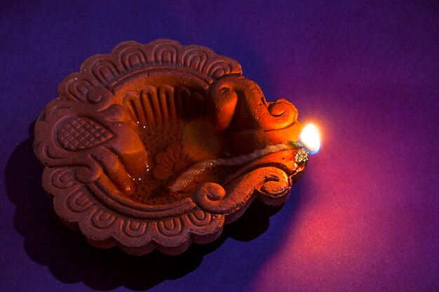 Photo clay diya lamps lit during diwali celebration. greetings card design indian hindu light festival called diwali